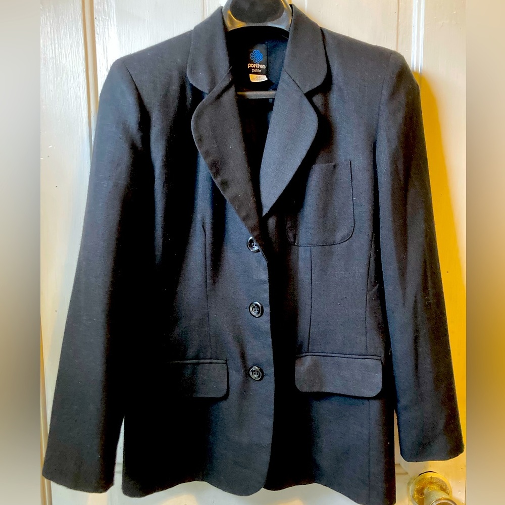 Vintage Panther black blazer. Rayon/Poly/Linen blend. Size 8P. Good condition